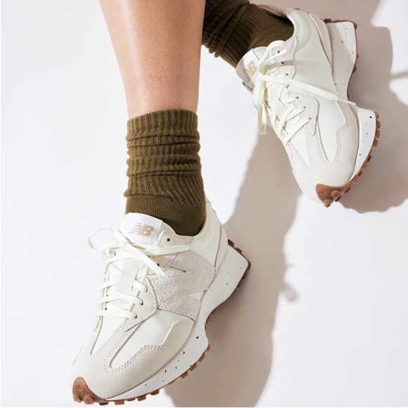 New Balance 327Turtledove beige cream WS327SO Women’s 8 39Men’s 6.5 suede